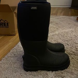 Mens BOGS size 9 barely worn